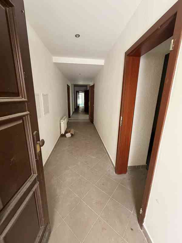 Nadstandartní vila 6 bytů a 7 kanceláří - foto 7