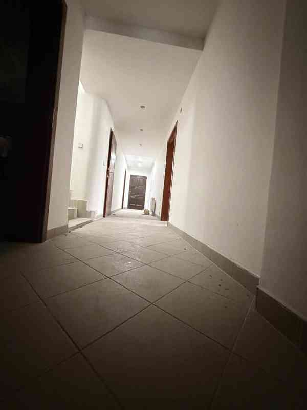 Nadstandartní vila 6 bytů a 7 kanceláří - foto 32