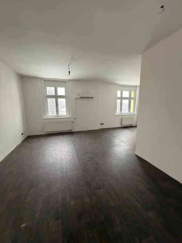 Nadstandartní vila 6 bytů a 7 kanceláří - foto 10