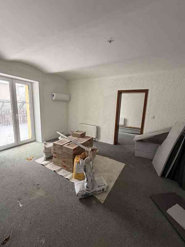 Nadstandartní vila 6 bytů a 7 kanceláří - foto 12