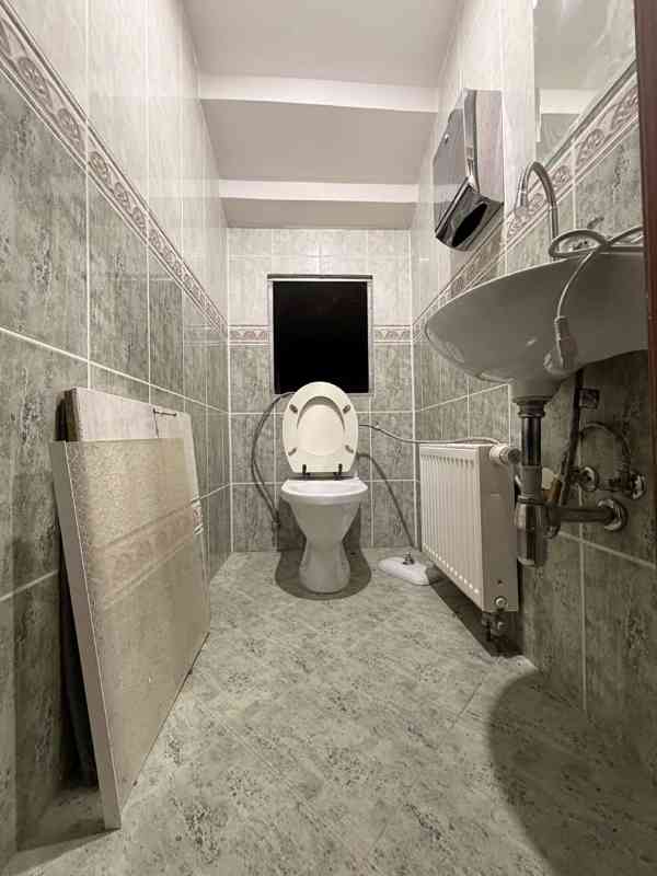 Nadstandartní vila 6 bytů a 7 kanceláří - foto 13