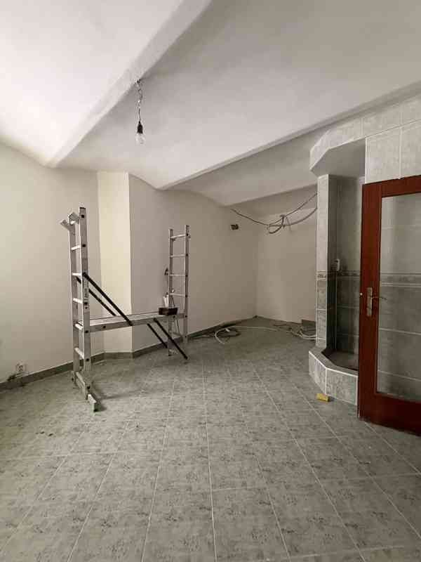 Nadstandartní vila 6 bytů a 7 kanceláří - foto 24