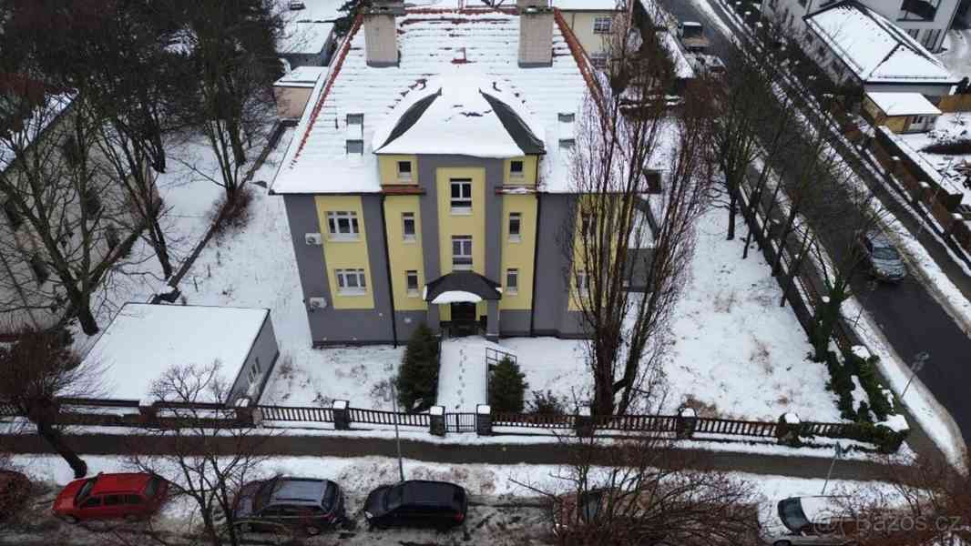 Nadstandartní vila 6 bytů a 7 kanceláří - foto 3