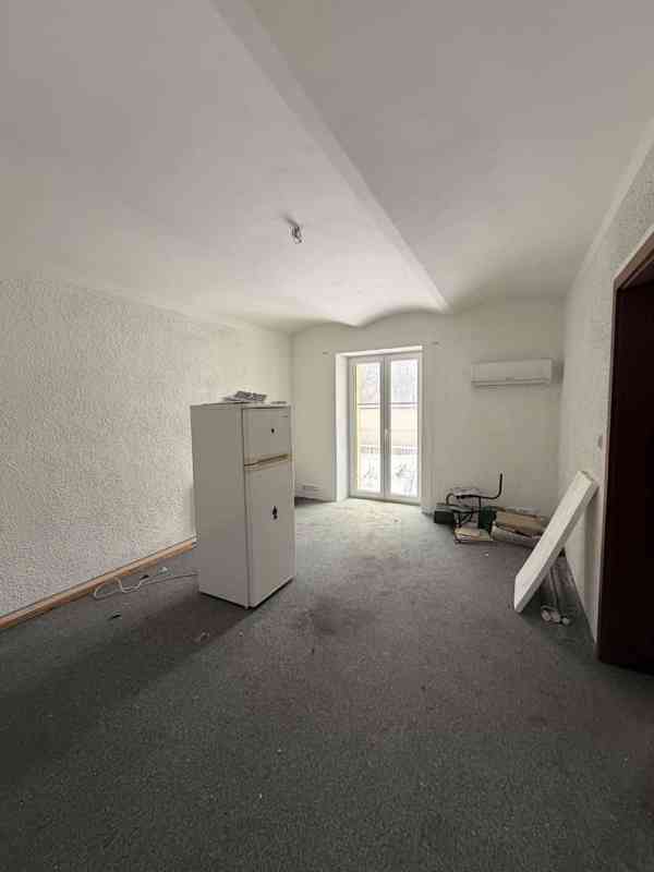 Nadstandartní vila 6 bytů a 7 kanceláří - foto 15