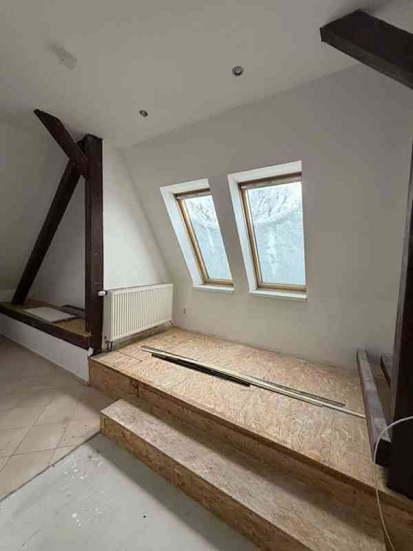 Nadstandartní vila 6 bytů a 7 kanceláří - foto 36