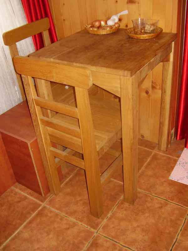 Víceúčelový rustikální dubový stůl a 2 židle z masivu