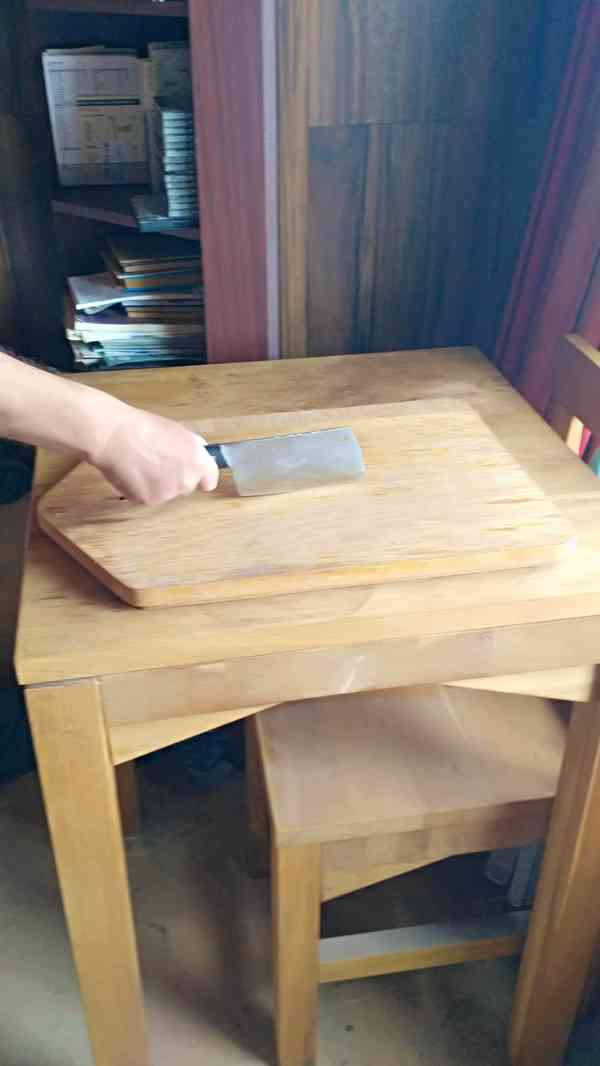 Víceúčelový rustikální dubový stůl a 2 židle z masivu - foto 9