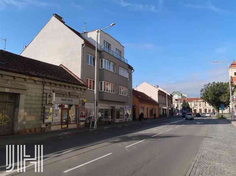 Pronájem prodejny nebo kanceláře na hlavní třídě v Prostějově - foto 8