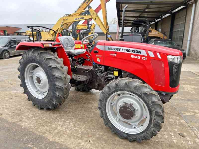 Massey Ferguson 245 DI 4WD – 46hp Tractor. - foto 4