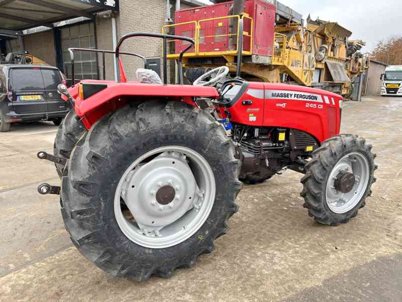 Massey Ferguson 245 DI 4WD – 46hp Tractor. - foto 3