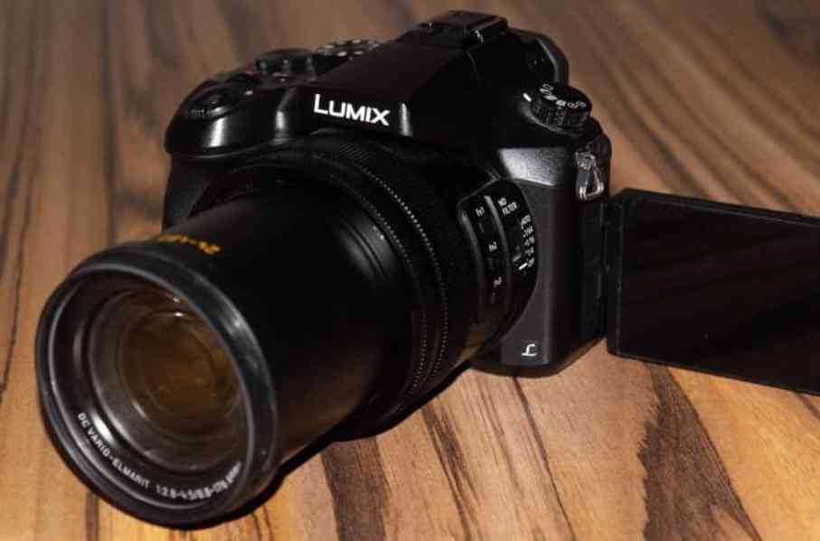 Fotoaparát Panasonic Lumix DMC Fz2000 + příslušenství