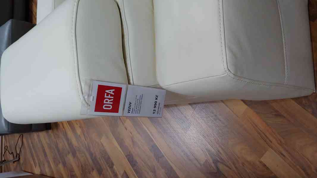 Prodám levně celokoženou luxusní sedací soupravu - foto 3