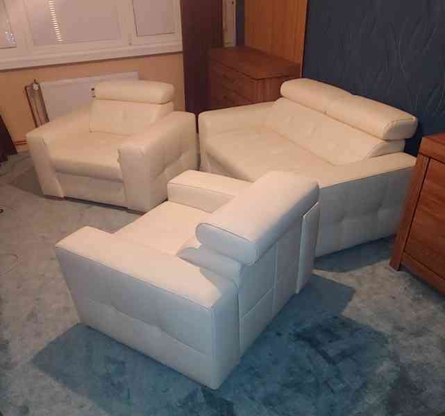 Prodám levně celokoženou luxusní sedací soupravu