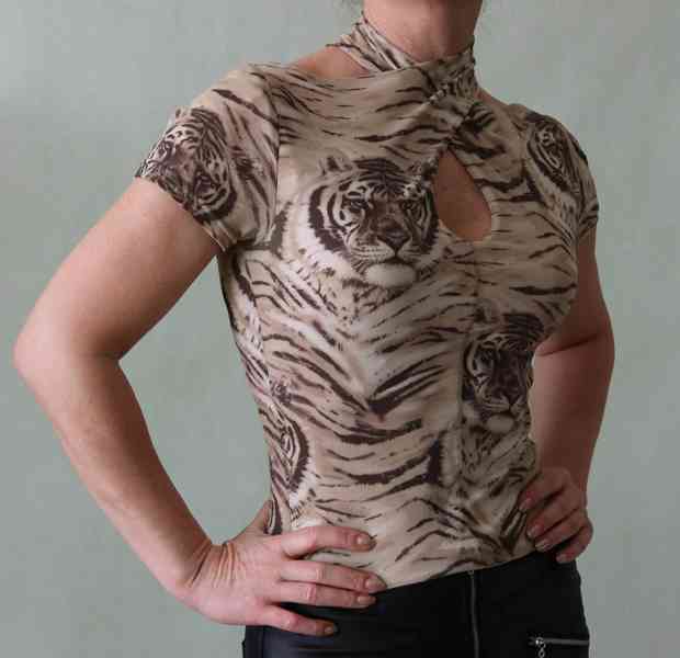 Tričko / roláček s tygříky C&A vel.XS - foto 6