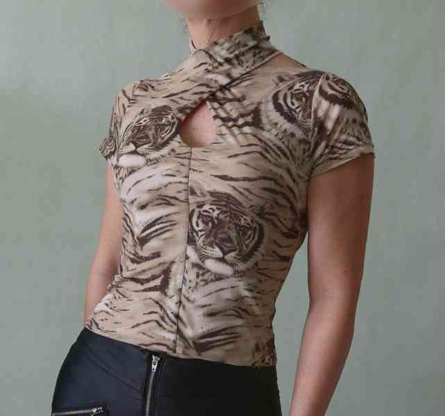 Tričko / roláček s tygříky C&A vel.XS - foto 2