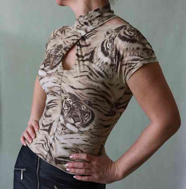 Tričko / roláček s tygříky C&A vel.XS - foto 3