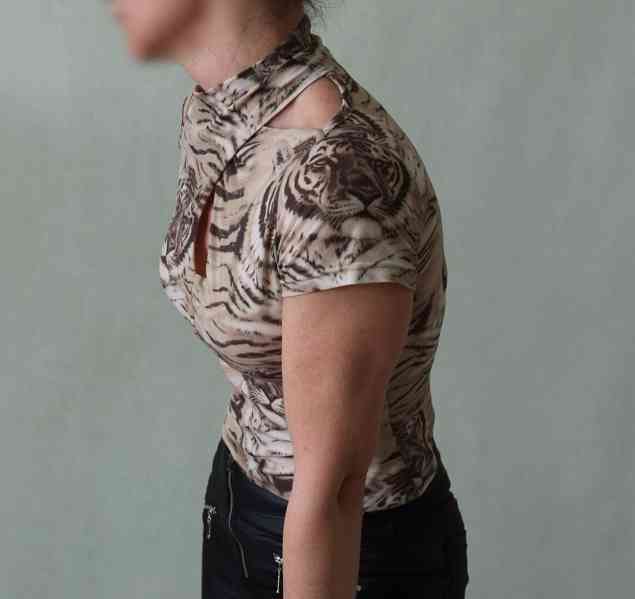 Tričko / roláček s tygříky C&A vel.XS - foto 4