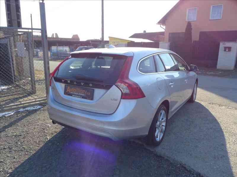 Volvo V60 1,6 D NAVI, 1.MAJITEL - foto 3