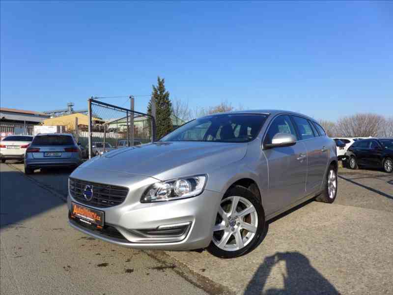 Volvo V60 1,6 D NAVI, 1.MAJITEL - foto 1