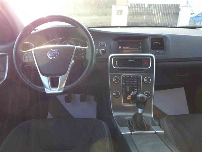 Volvo V60 1,6 D NAVI, 1.MAJITEL - foto 7