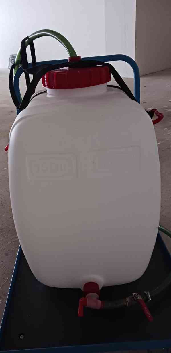 Vozík s potravinářským sudem - kontejnerem na vodu 150 L - foto 2