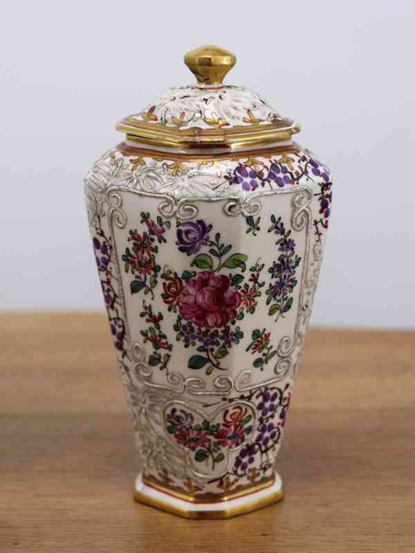 Párové porcelánové vázy s víky Samson, ručně malované, s erb - foto 4