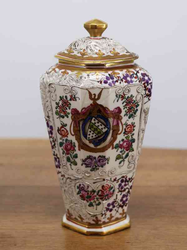 Párové porcelánové vázy s víky Samson, ručně malované, s erb - foto 2