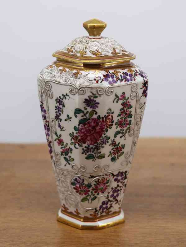 Párové porcelánové vázy s víky Samson, ručně malované, s erb - foto 3