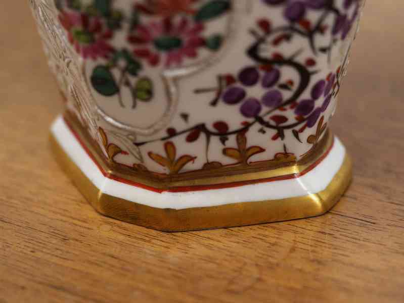 Párové porcelánové vázy s víky Samson, ručně malované, s erb - foto 6