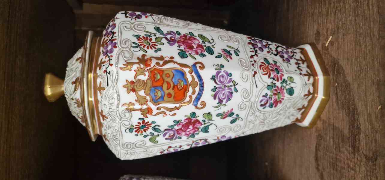 Párové porcelánové vázy s víky Samson, ručně malované, s erb - foto 12