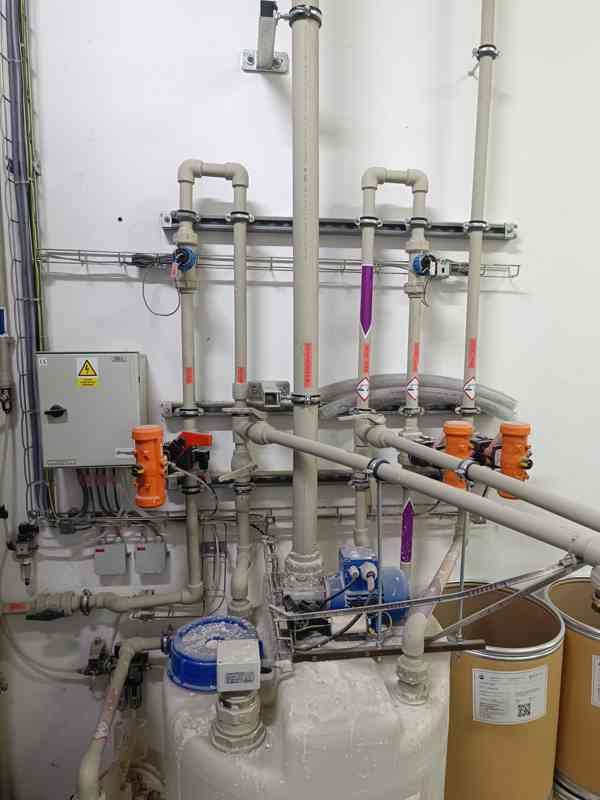 Chemická nádrž na louh - foto 4