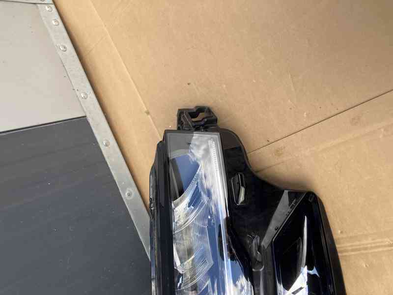 predni svetlo skoda karoq prave pravy lift - foto 9