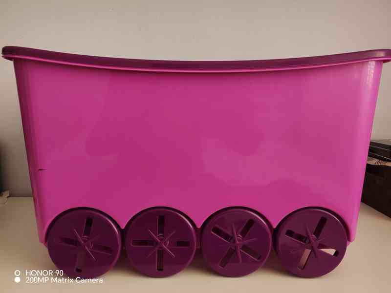 Smajlíkový úložný box JYSK na kolečkách – uklízení bude zába - foto 2