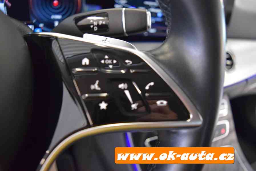Mercedes-Benz Třídy E 220 D 4MATIC AMG HYD.PODVOZEK 2021-DPH - foto 11