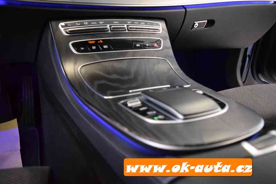 Mercedes-Benz Třídy E 220 D 4MATIC AMG HYD.PODVOZEK 2021-DPH - foto 10