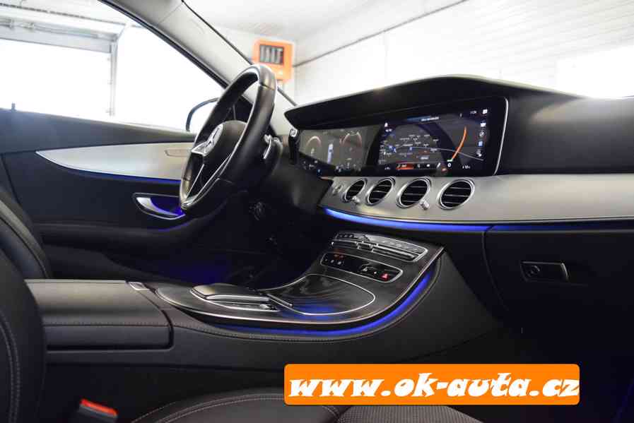 Mercedes-Benz Třídy E 220 D 4MATIC AMG HYD.PODVOZEK 2021-DPH - foto 9