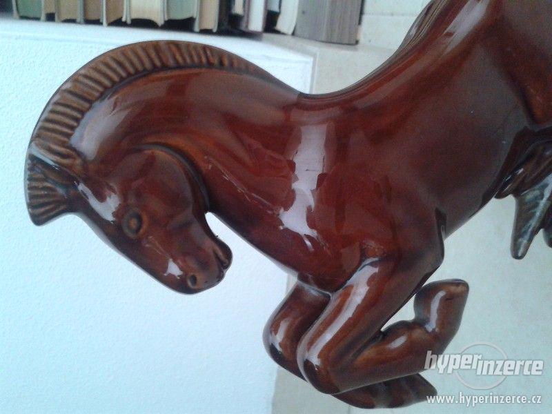 keramická soška koně - foto 2