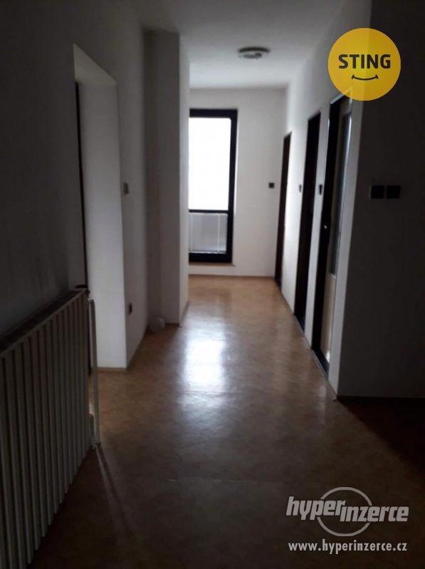 Prodej ideální poloviny domu v obci Bánov - foto 4