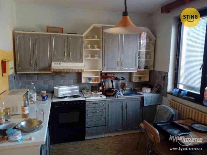 Prodej ideální poloviny domu v obci Bánov - foto 6