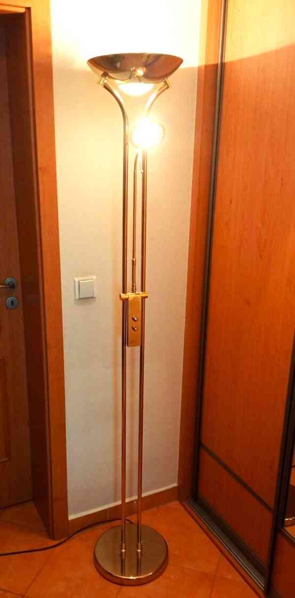 Stojací lampa s nastavitelným osvětlením - foto 3