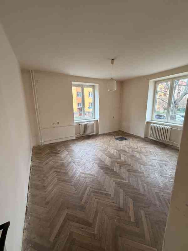 Pronájem bytu 2+1 v OV v ulici Tř. Budovatelů - foto 2