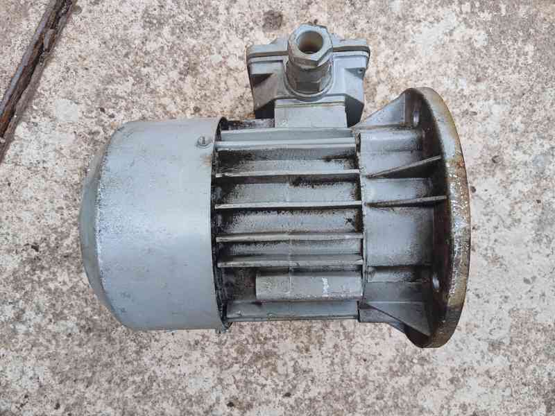 Prodám AC motor 0,55 kW/2810 ot./min. 230/400 V AC