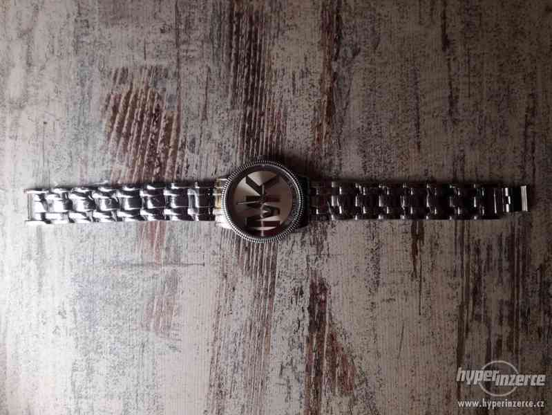 Dámské hodinky Michael Kors - stříbrné - foto 2