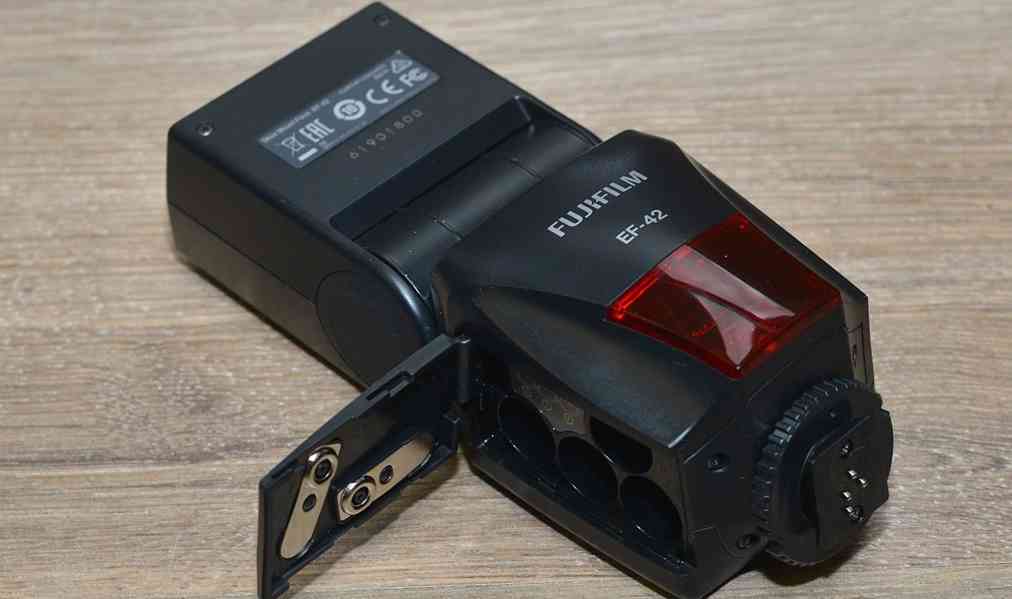 Blesk Fujifilm EF-42 TTL*S.číslo: 42*zoom 24-105mm - foto 3