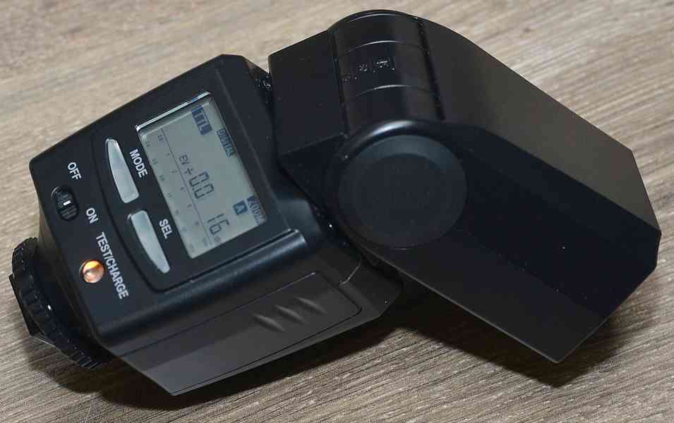 Blesk Fujifilm EF-42 TTL*S.číslo: 42*zoom 24-105mm - foto 6