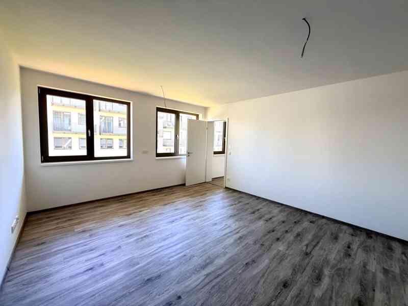 PRODEJ BYTU OV 2+KK SE SKLEPEM A VLASTNÍM PARKOVACÍM STÁNÍM  - foto 3