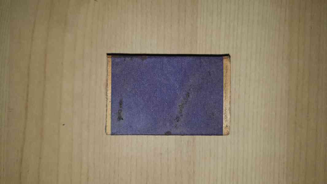 Stará dýhovaná krabička od zápalek. - foto 2