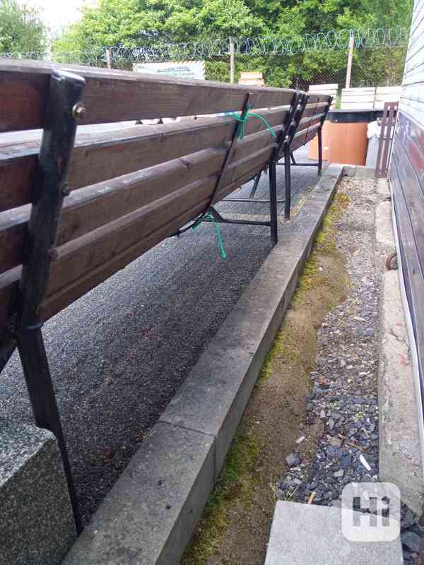Prodám velkou zahradní lavičku - foto 12