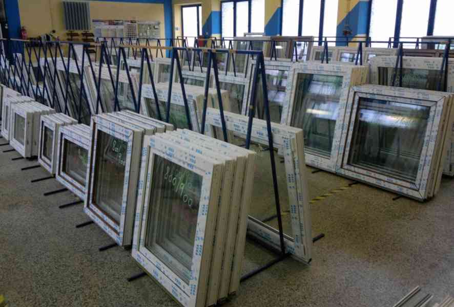 Plastové okno 60x60 zlatý dub - foto 2
