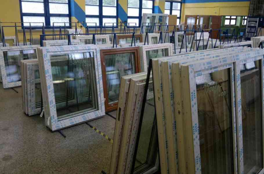Plastové okno 60x60 zlatý dub - foto 3